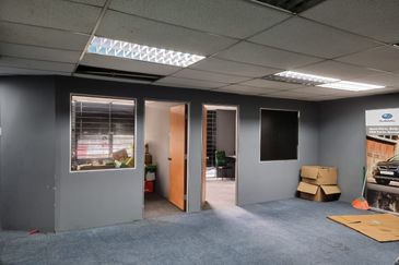 Link factory frontage main road Glenmarie