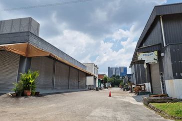 Link factory frontage main road Glenmarie