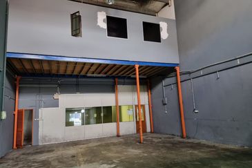 Link factory frontage main road Glenmarie