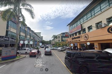 3.5 story shop office Ara Damansara