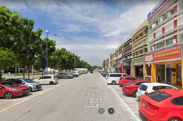 3.5 story shop office Ara Damansara