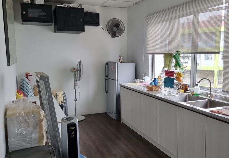 3.5 story shop office Ara Damansara