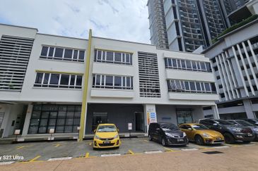 Dana 1 Commercial Centre