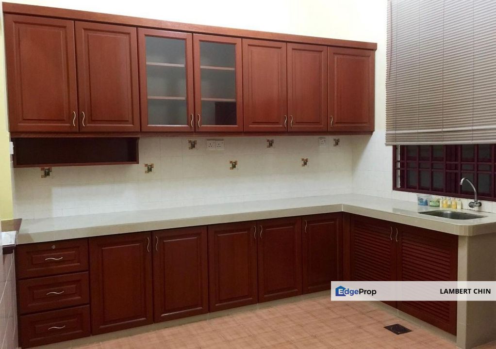 DAMANSARA EMAS well renovated 2storey linkhouse , Selangor, Kota Damansara