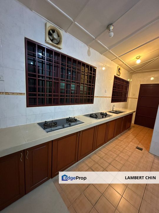 DAMANSARA EMAS well renovated 2storey linkhouse , Selangor, Kota Damansara