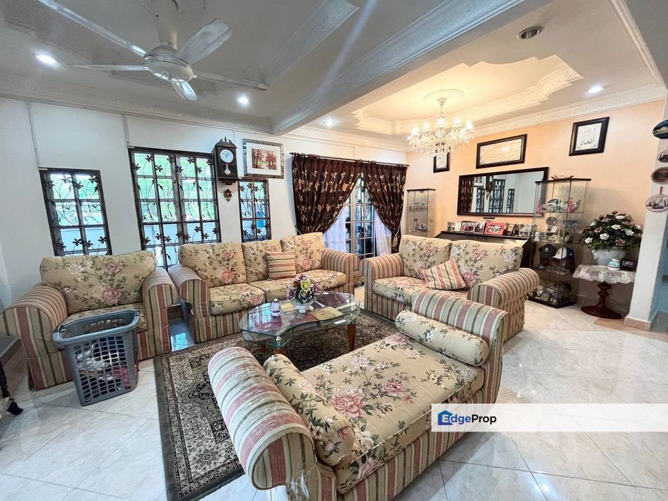 Corner Lot Renovated 2 Storey Taman Ampang Indah , Selangor, Ampang