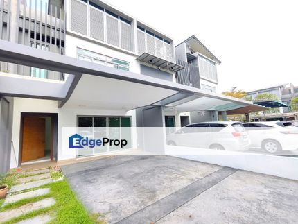 For sale: 3-storey Puchong D'Island Residence , Selangor, Puchong