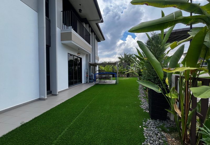 Isle of Botanica, Setia Eco Glades