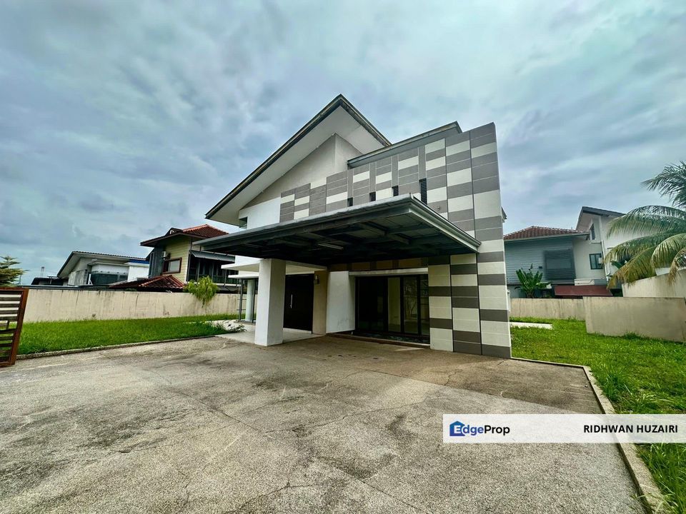 Bungalow Double Storey Banyan Close Bandar Bukit Mahkota Bangi, Selangor, Bangi
