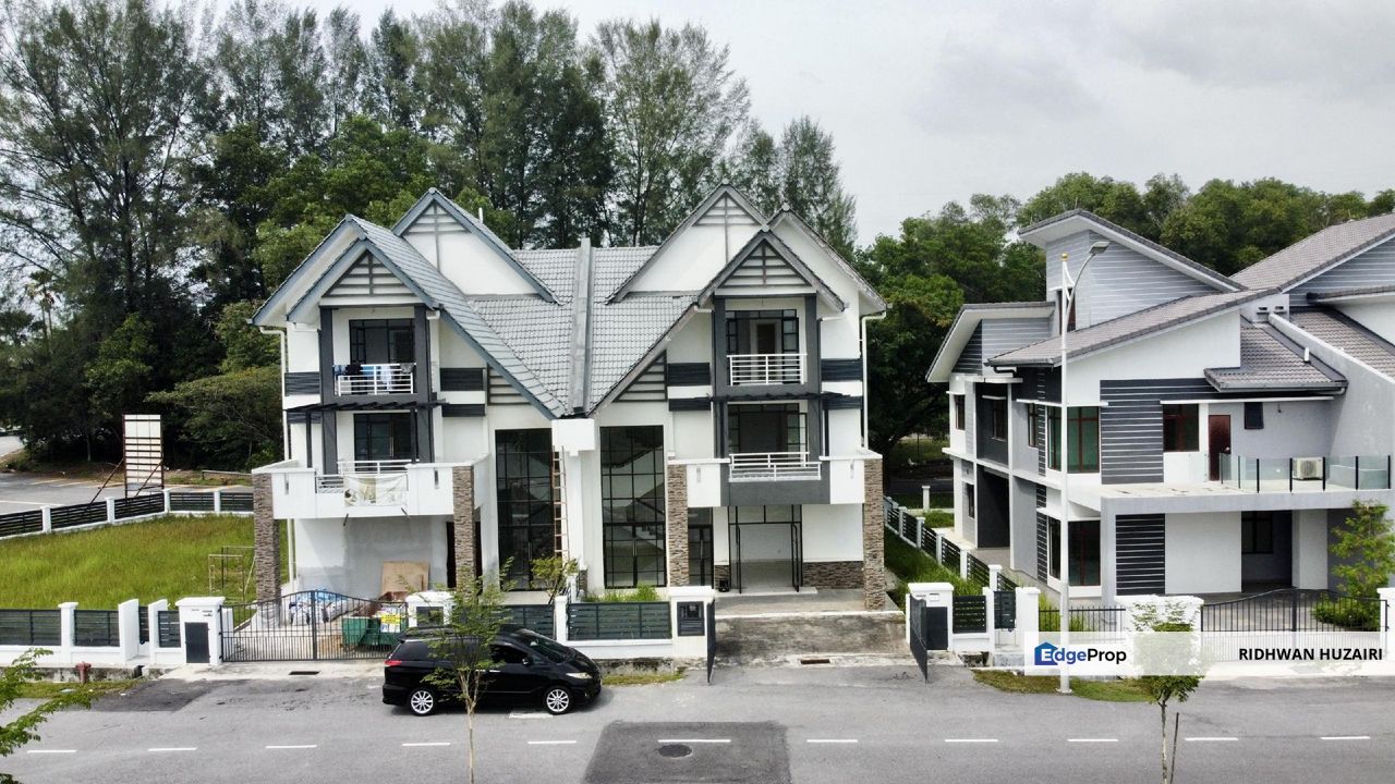 Seksyen 3 Bandar Baru Bangi 2.5 Storey Semi Detached House For Sale, Selangor, Bangi