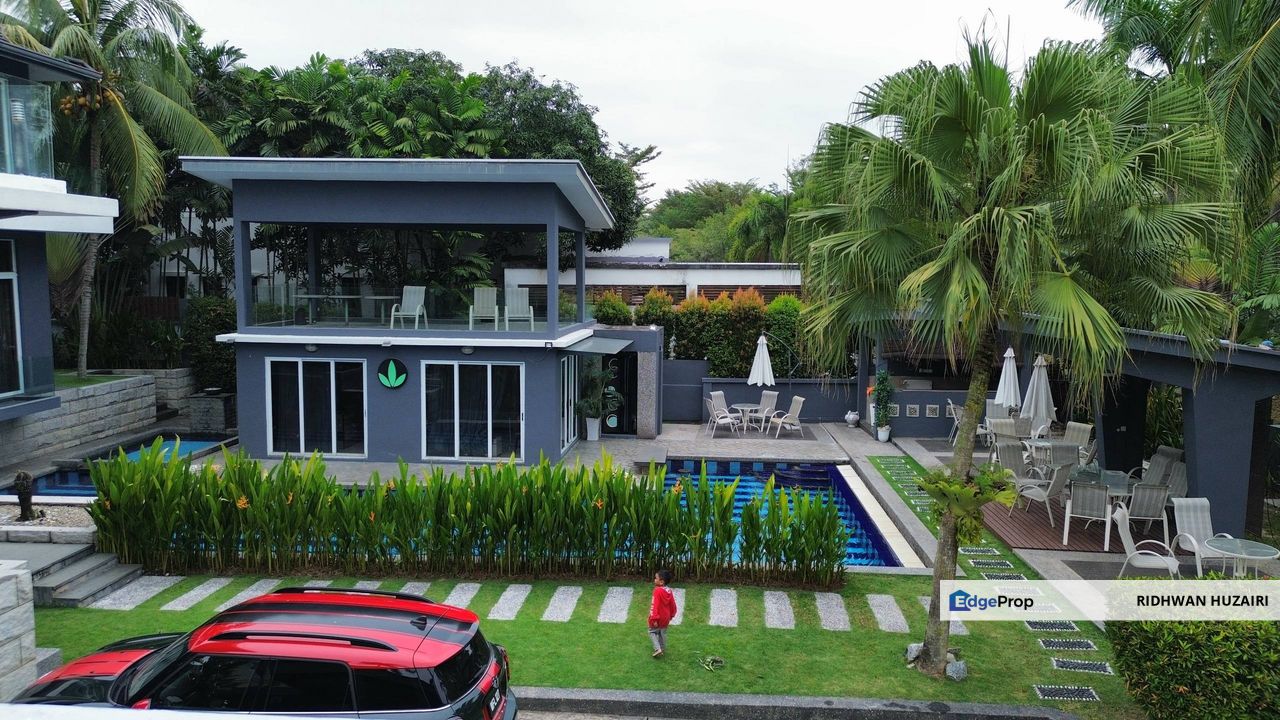 Fully Renovated 2.5 Storey Bungalow House Country Heights Kajang , Selangor, Country Heights