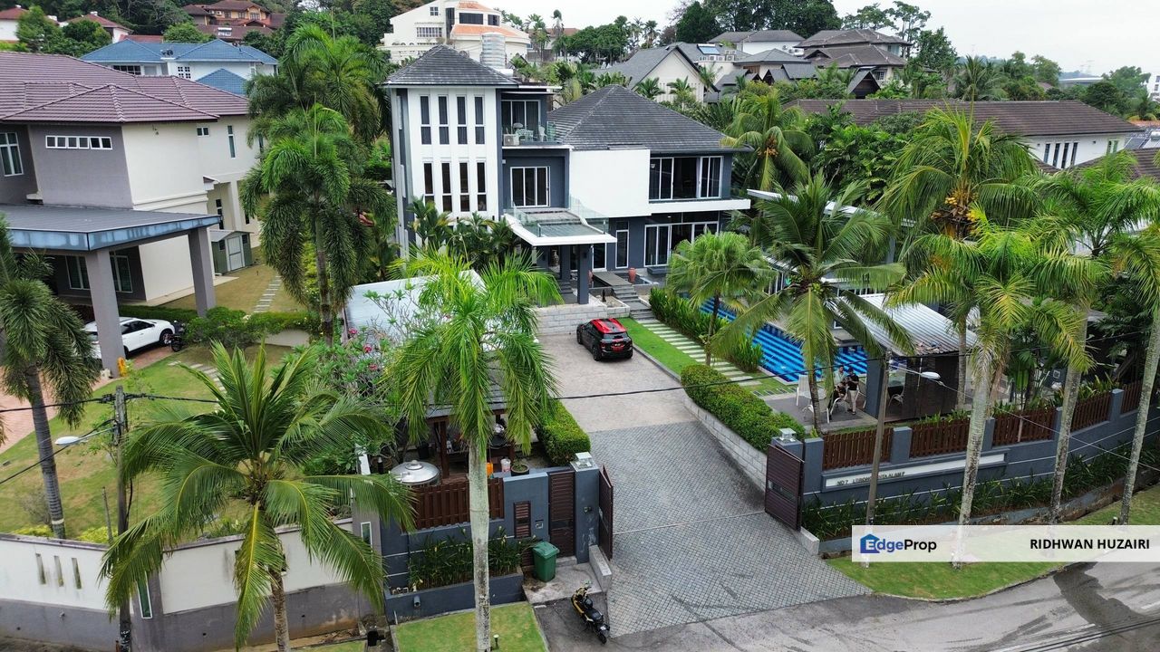 Fully Renovated 2.5 Storey Bungalow House Country Heights Kajang , Selangor, Country Heights