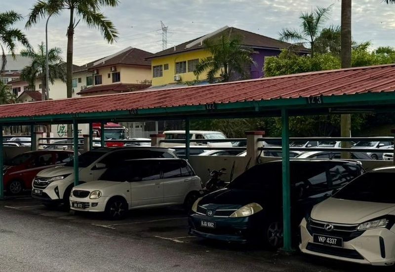 Vista Pinggiran, Taman Pinggiran Putra