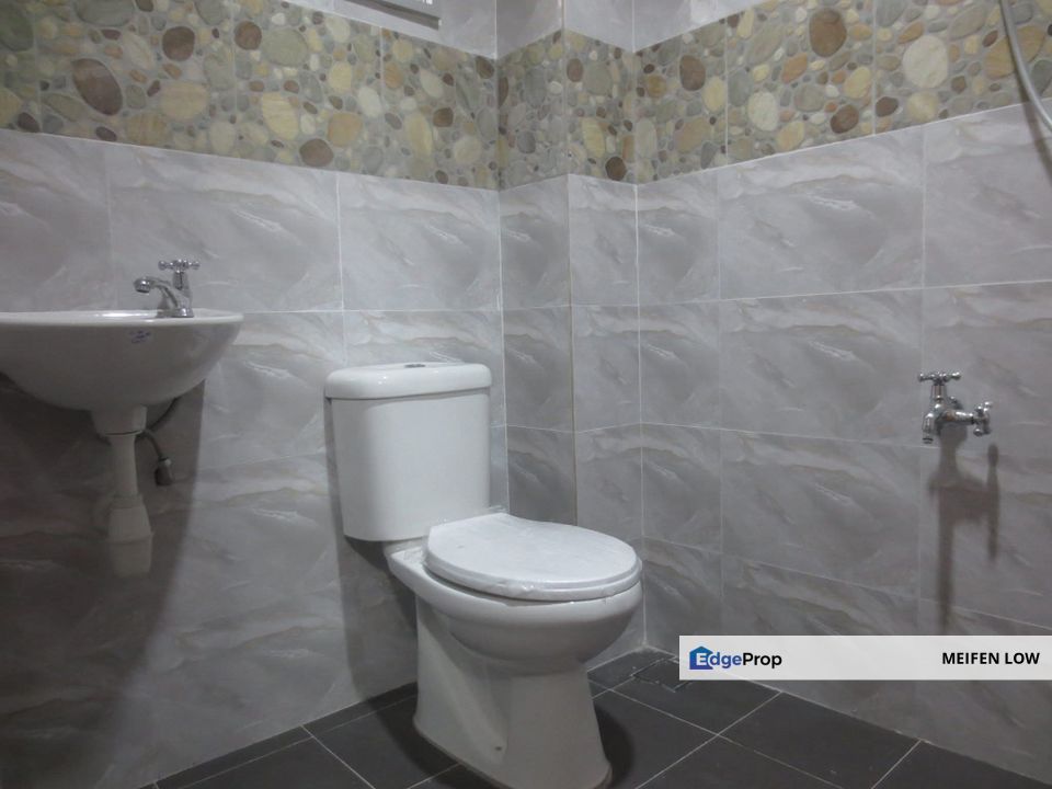 Taman Putra Prima, Jalan PP1 2-storey Link House for Sale, Selangor, Puchong