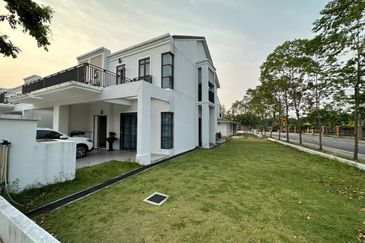 Monet Lily @ Sunsuria City