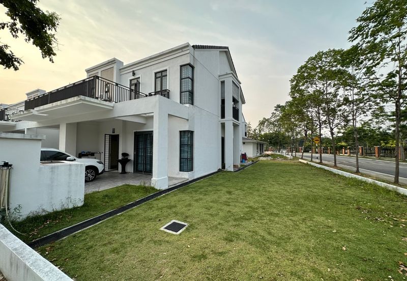 Monet Lily @ Sunsuria City