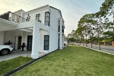 Monet Lily @ Sunsuria City