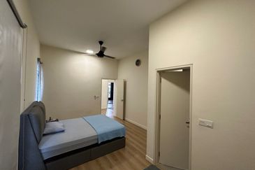 Monet Lily @ Sunsuria City