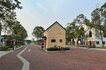 Monet Lily @ Sunsuria City