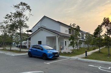 Monet Lily @ Sunsuria City