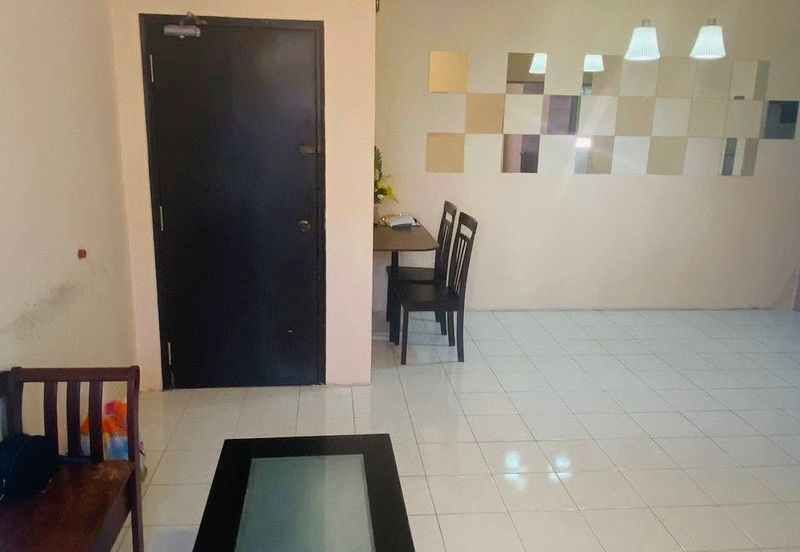 Sri Puteri (Earls Court), Ukay Perdana