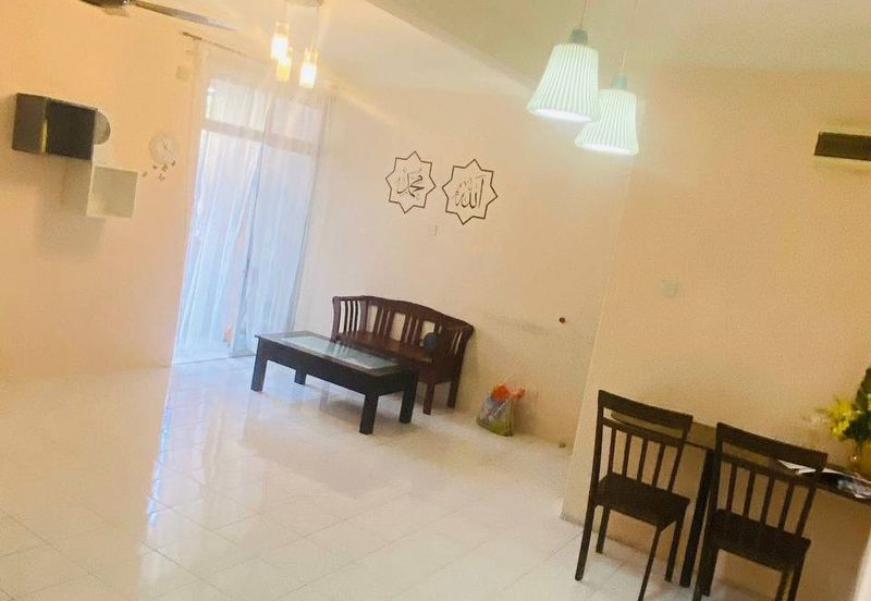 Sri Puteri (Earls Court), Ukay Perdana