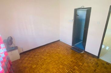 Sri Puteri (Earls Court), Ukay Perdana