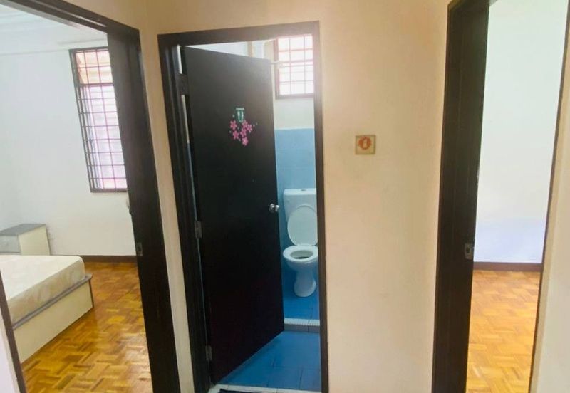 Sri Puteri (Earls Court), Ukay Perdana