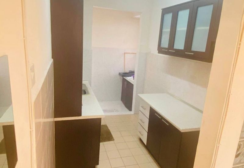 Sri Puteri (Earls Court), Ukay Perdana