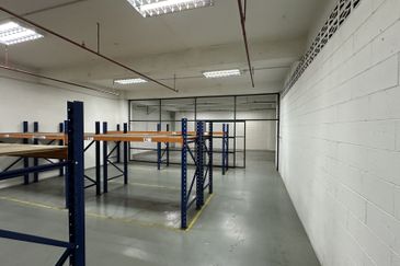 Warehouse and Office space @ Bukit Jelutong 