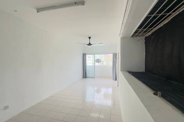 Residensi Bistaria, Ukay Bistari