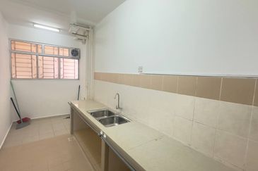 Residensi Bistaria, Ukay Bistari