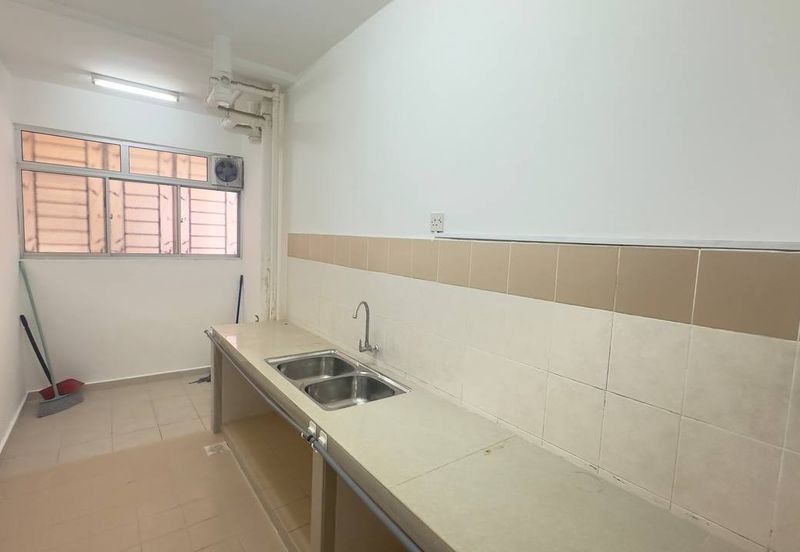 Residensi Bistaria, Ukay Bistari