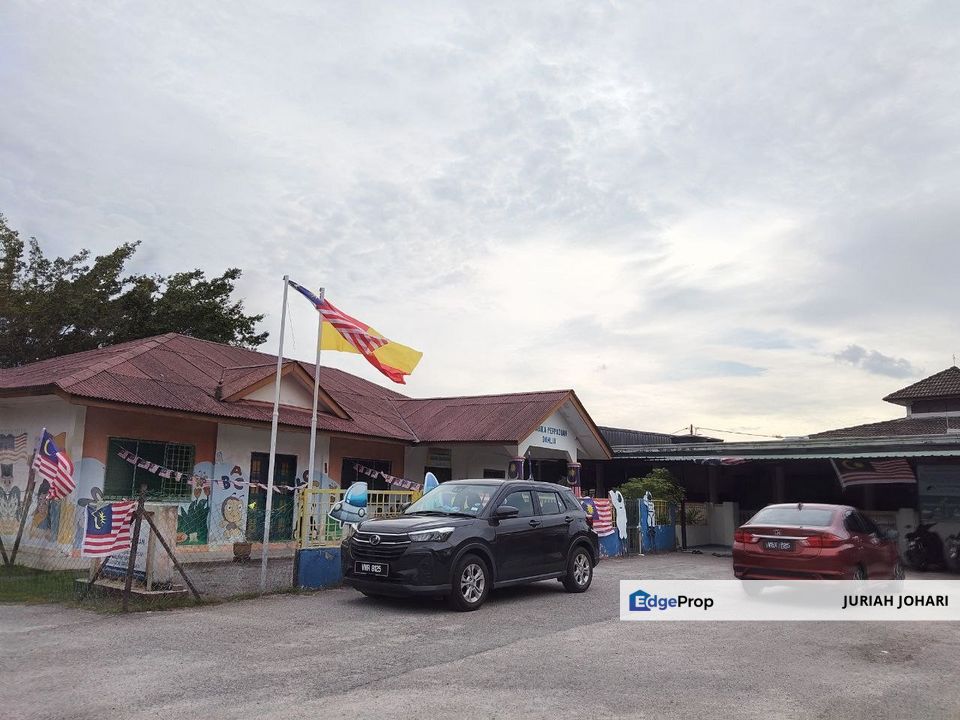 Taman Dahlia, 2 Storey Salak Tinggi, Sepang, Selangor, Sepang