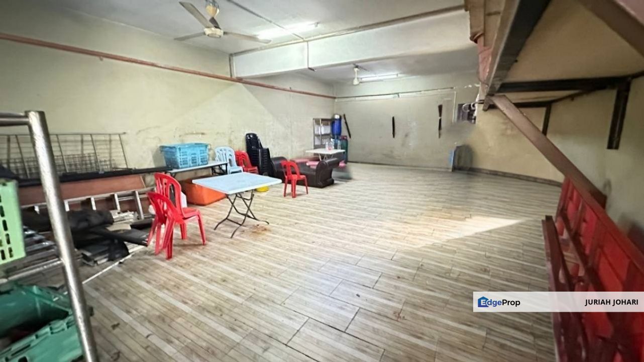 Seri Kembangan, End Lot Shop Lot, Taman Putra Permai, Selangor, Seri Kembangan