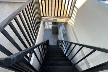 TIARA SENDAYAN (PRESINT 2)