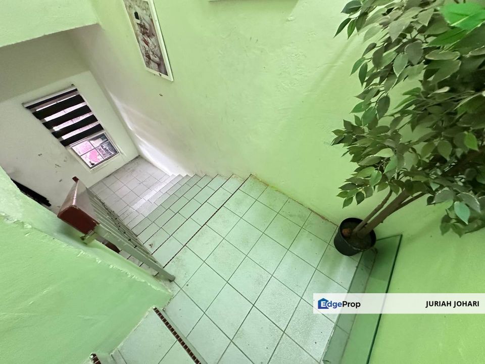 Taman Dahlia, 2 Tingkat Salak Tinggi depan Surau, Selangor, Sepang