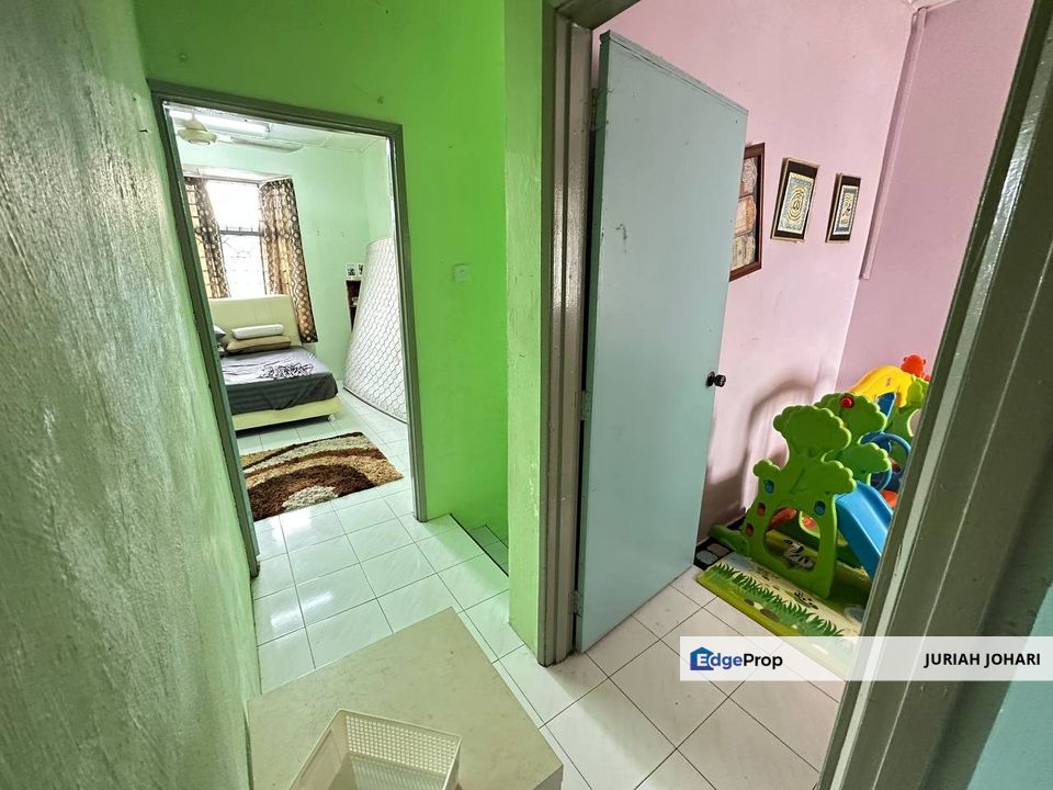 Taman Dahlia, 2 Tingkat Salak Tinggi depan Surau, Selangor, Sepang