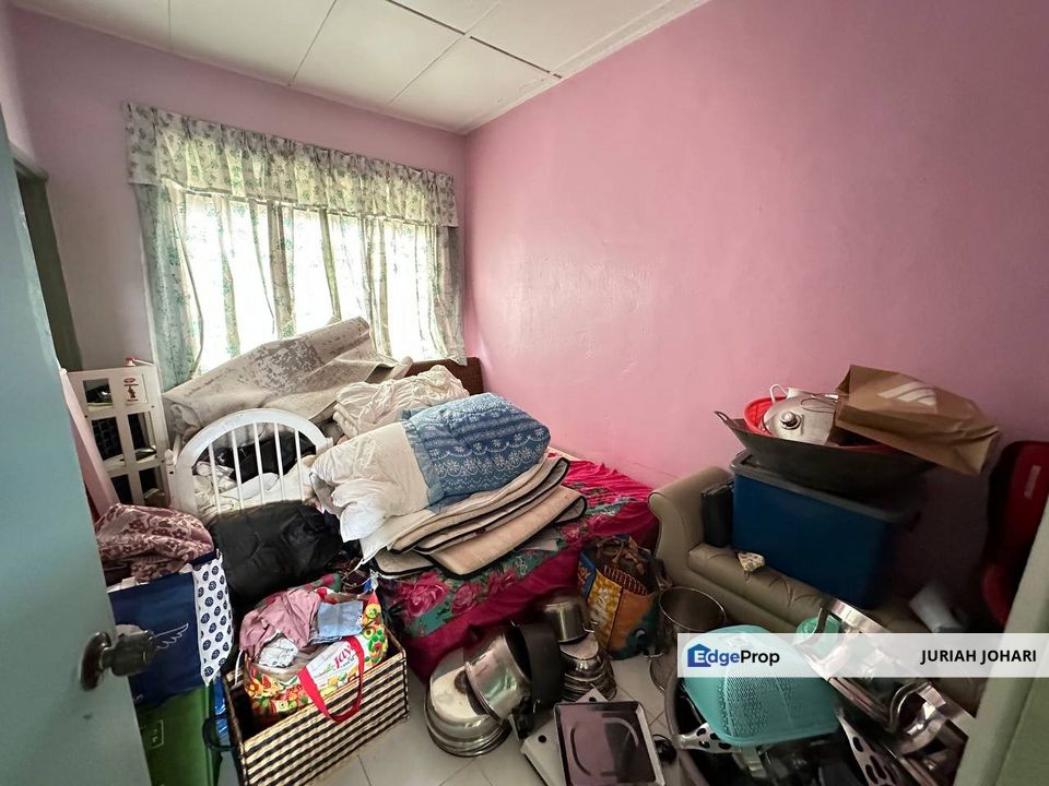 Taman Dahlia, 2 Tingkat Salak Tinggi depan Surau, Selangor, Sepang