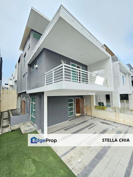 Kiara Austin Heights / 3 Sty Cluster / 34' X 70' Balcony can view Some Golf View, Johor, Johor Bahru