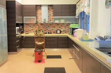 Bukit Jelutong, Jalan Titian, Shah Alam