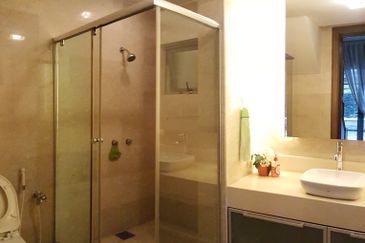 Bukit Jelutong, Jalan Titian, Shah Alam