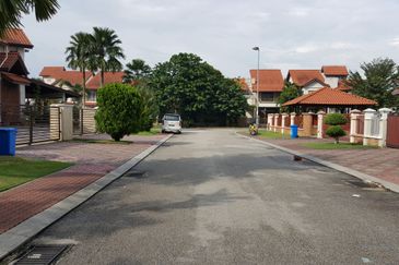 Bukit Jelutong, Jalan Titian, Shah Alam