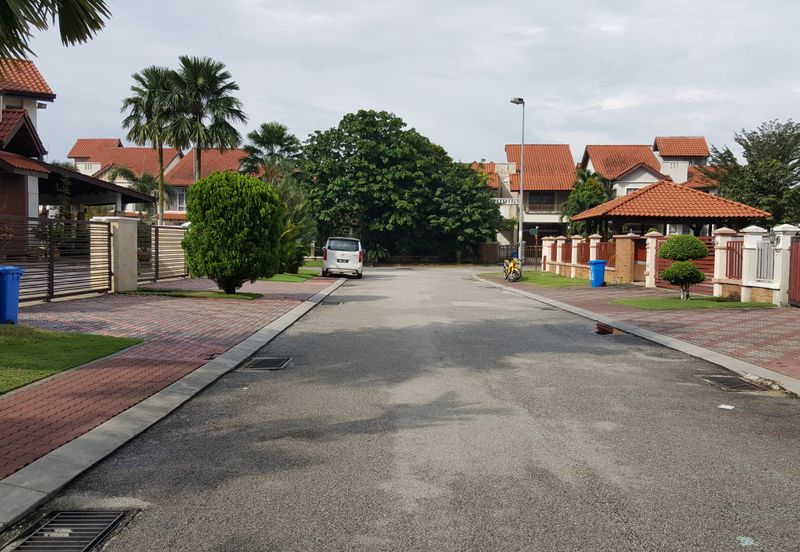 Bukit Jelutong, Jalan Titian, Shah Alam