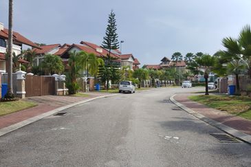 Bukit Jelutong, Jalan Titian, Shah Alam