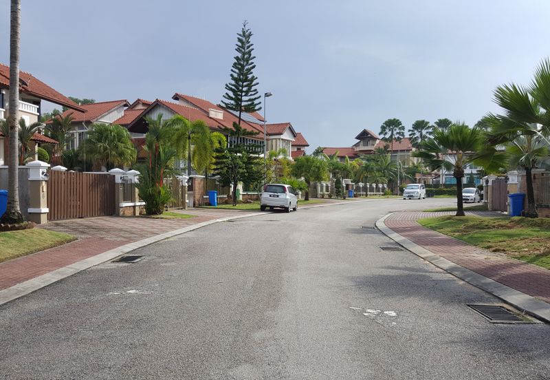 Bukit Jelutong, Jalan Titian, Shah Alam