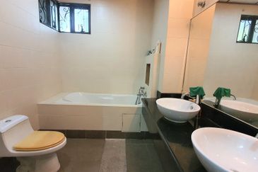 Bukit Jelutong, Shah Alam