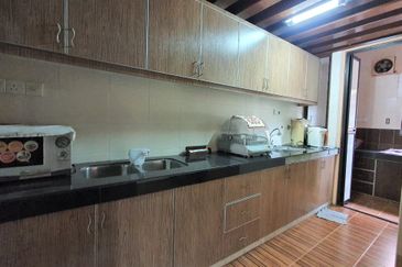 Bukit Jelutong, Shah Alam