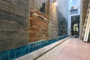 Bukit Jelutong, Shah Alam