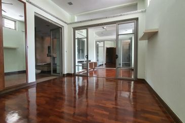 Bukit Jelutong, Jalan Titian, Shah Alam